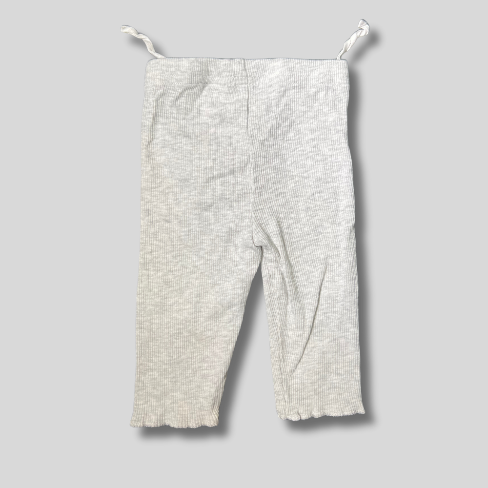 Pantaloni gri raiati