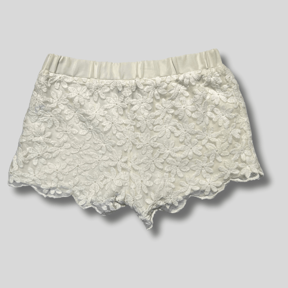 Pantaloni scurti dantelati