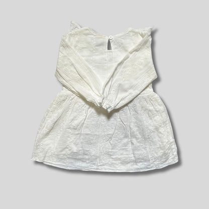 Rochie alba cu  dantela si volane