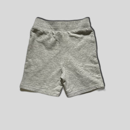 Pantaloni scurti gri cu imprimeu