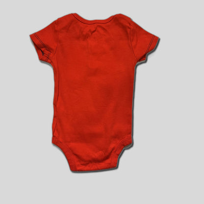 Body rosu cu nasturi