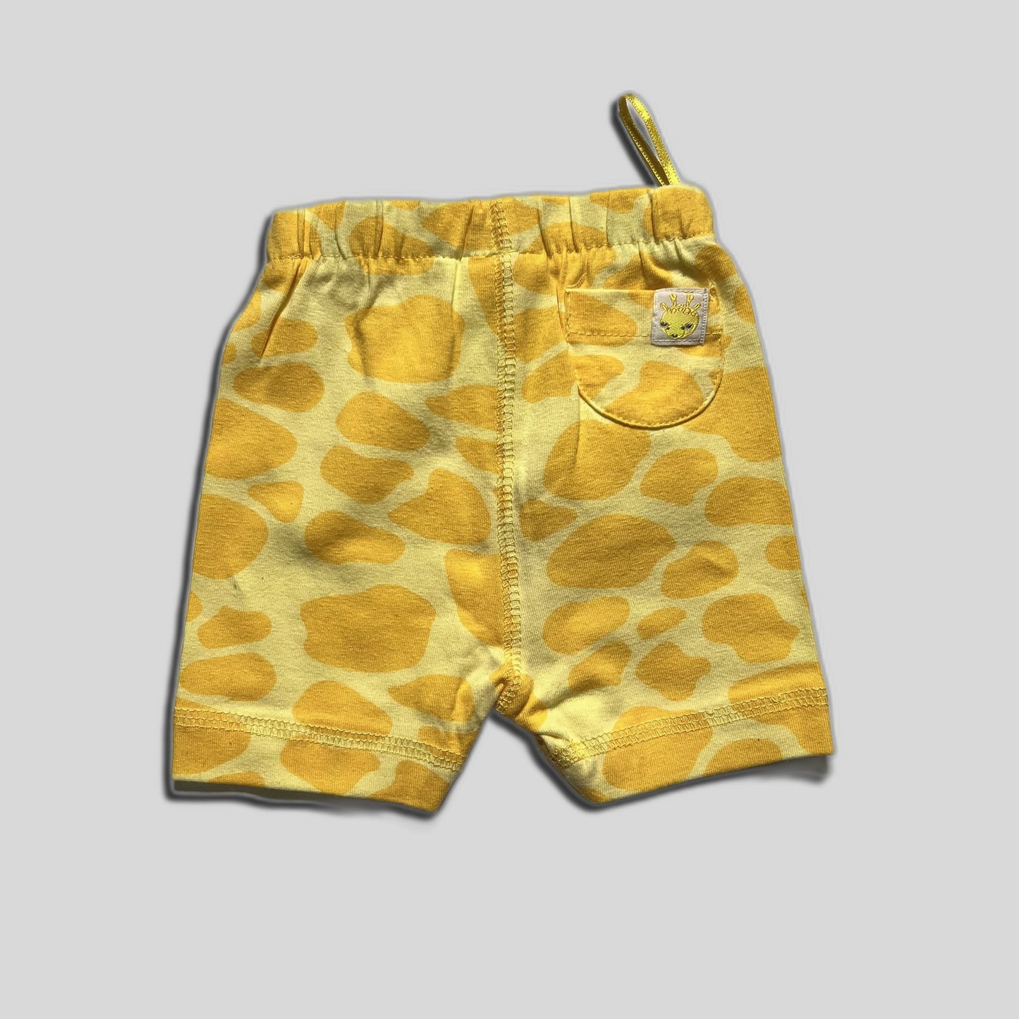 Pantaloni scurti cu imprimeu girafa