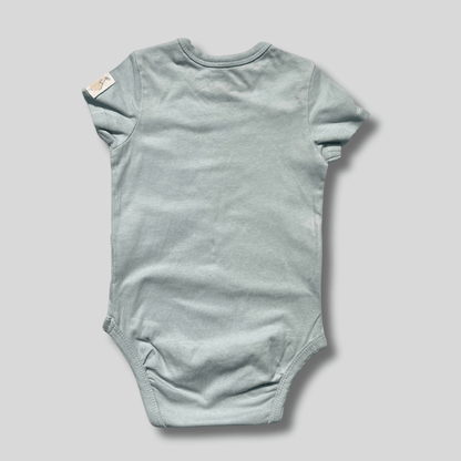 Body bleu cu emblema iepuras